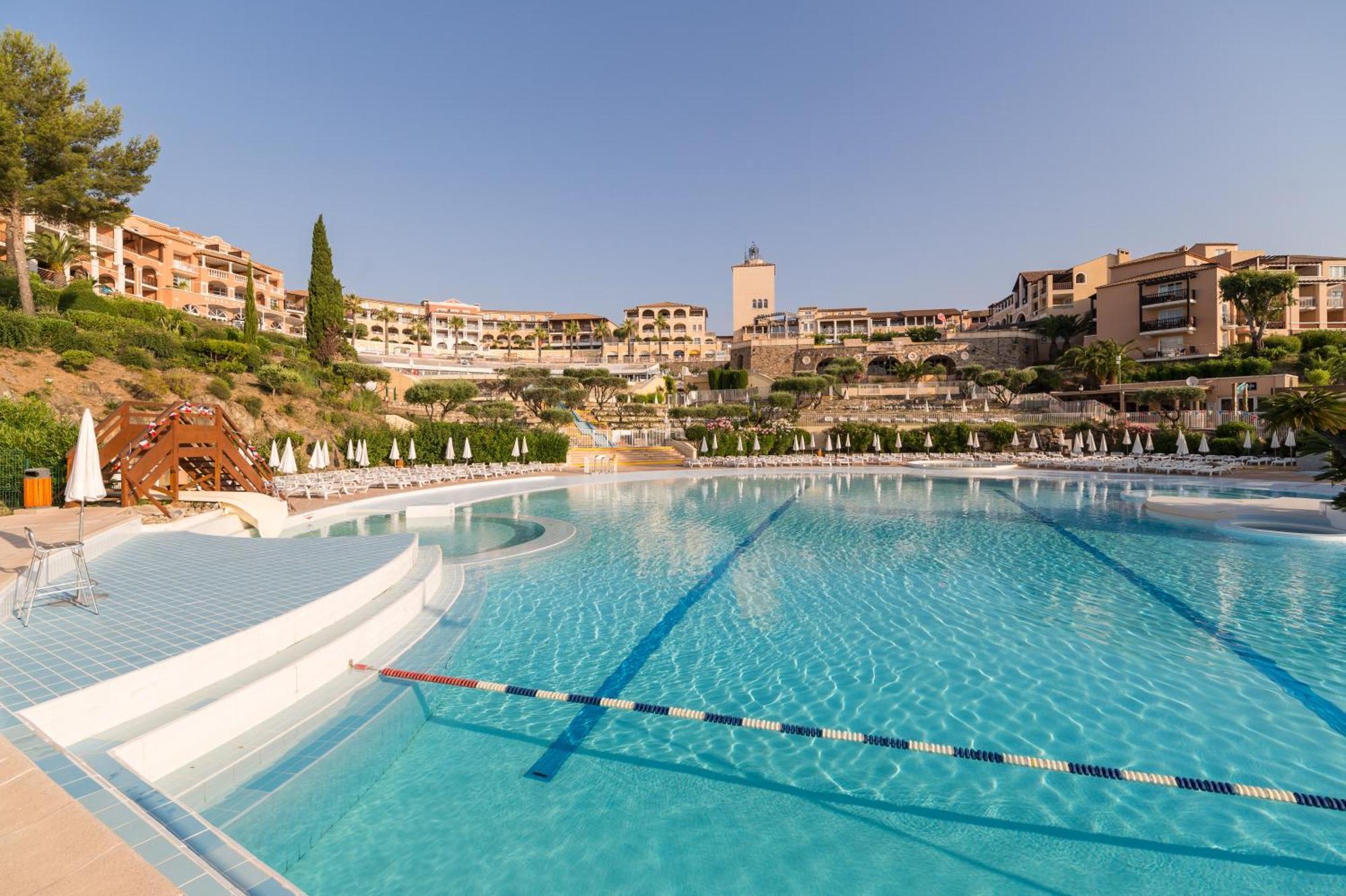 Hotel De L'Esterel Pierre & Vacances Saint-Raphaël Esterno foto