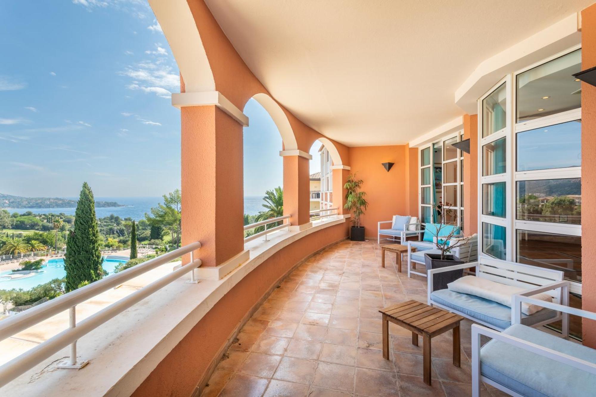 Hotel De L'Esterel Pierre & Vacances Saint-Raphaël Esterno foto