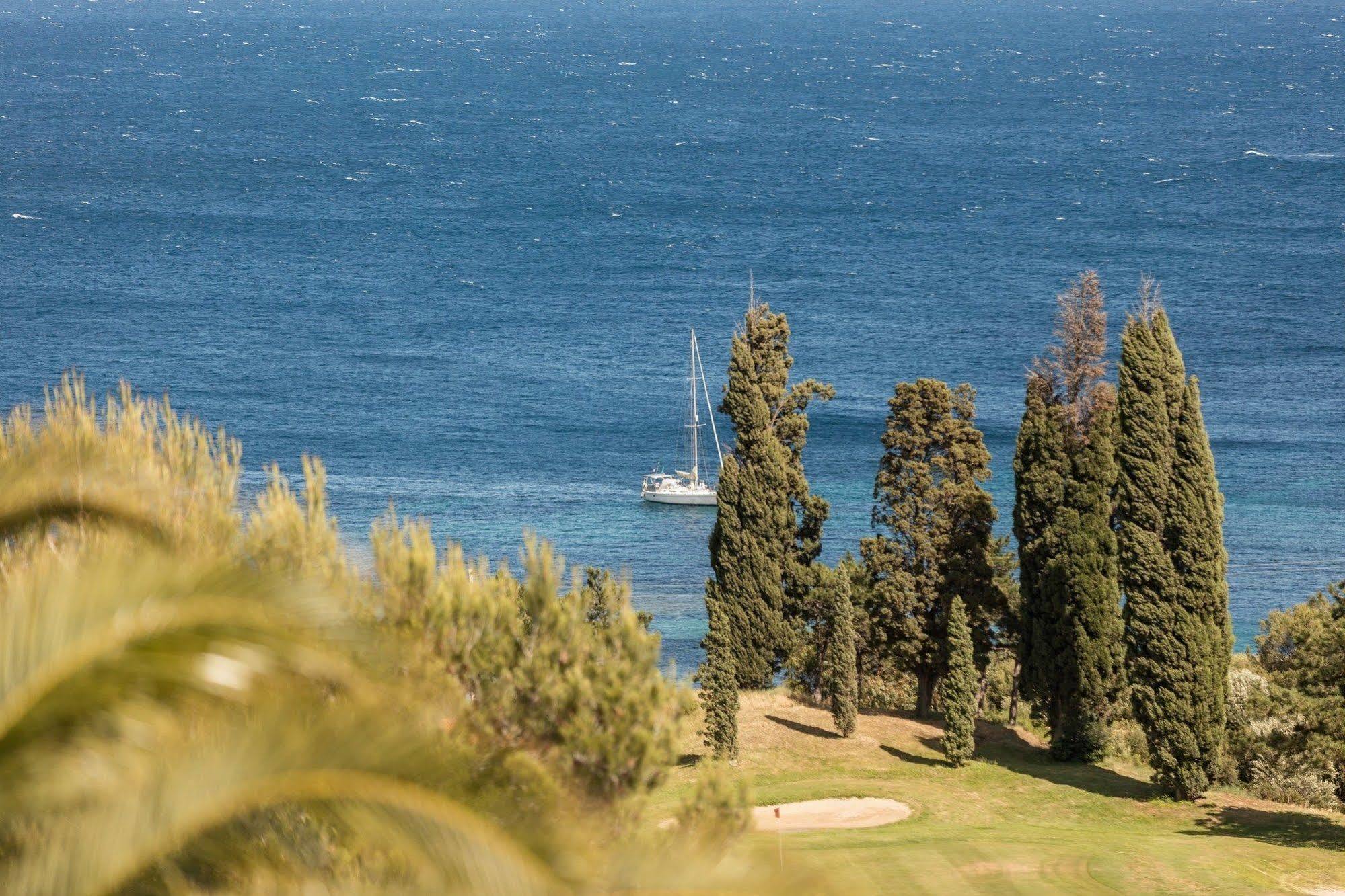 Hotel De L'Esterel Pierre & Vacances Saint-Raphaël Esterno foto