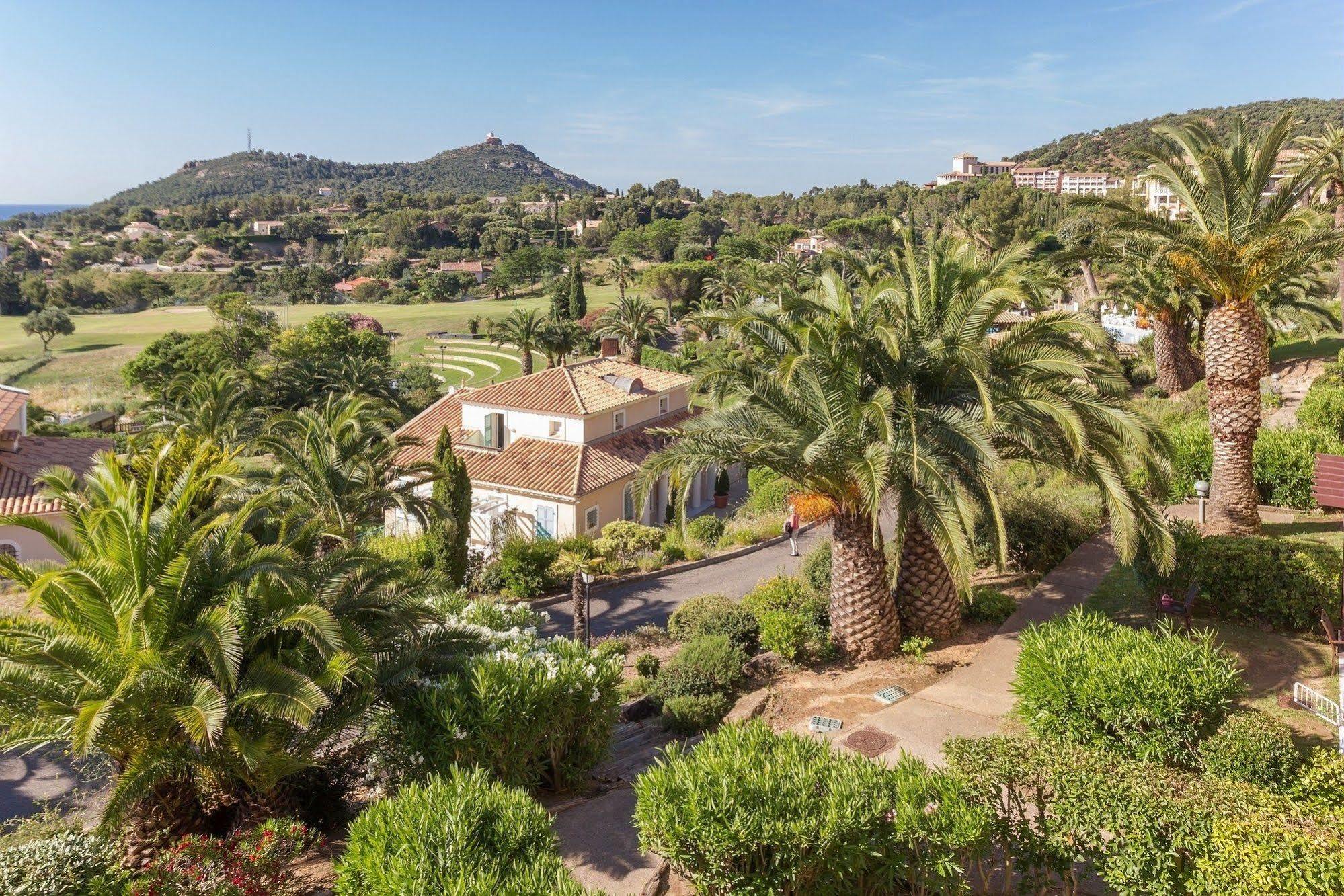 Hotel De L'Esterel Pierre & Vacances Saint-Raphaël Esterno foto